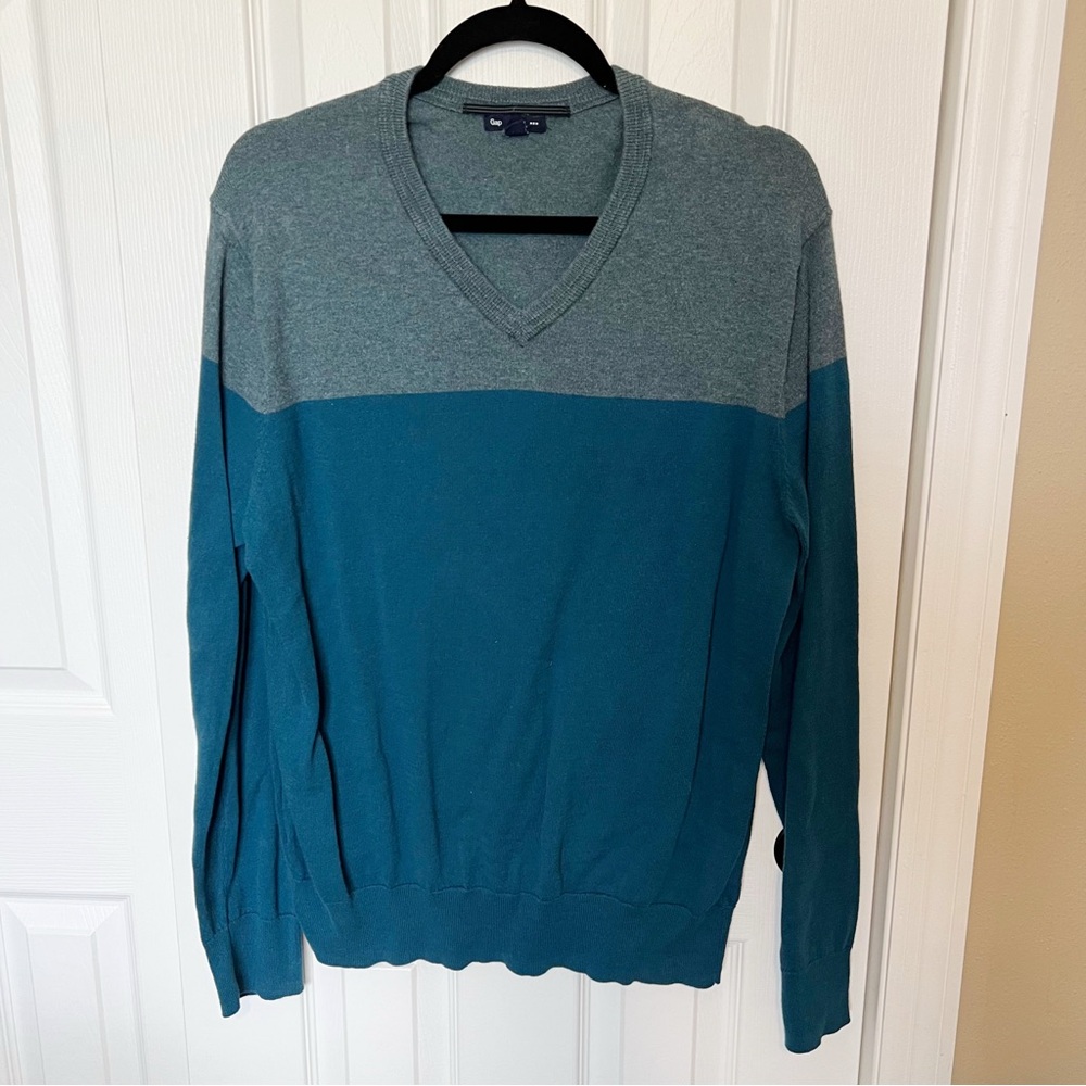 GAP Colorblock V-Neck Sweater